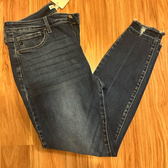NWT!  Kansan high rise jeans.   Size 31x28 - Picture 2 of 3